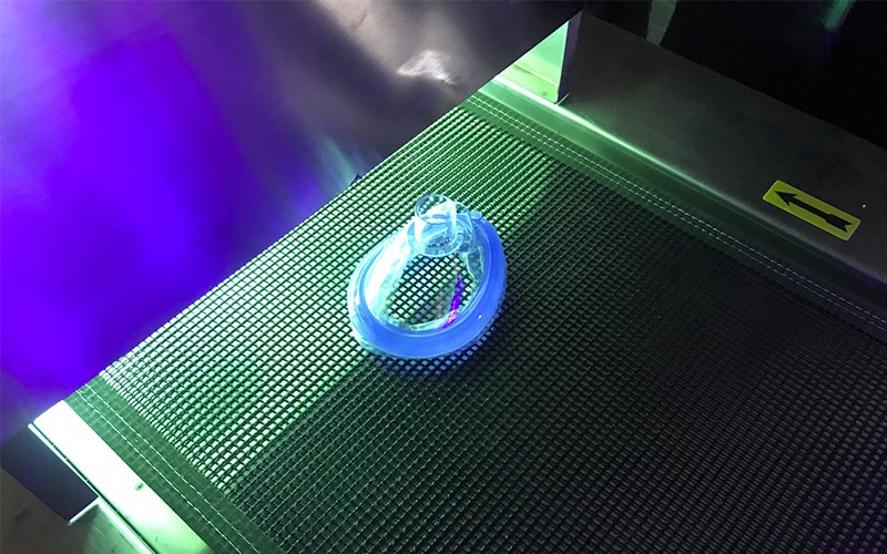 医用口罩uv点胶粘贴LED uv固光固化设备.jpg 医用口罩uv点胶粘贴LED uv固光固化设备.jpg